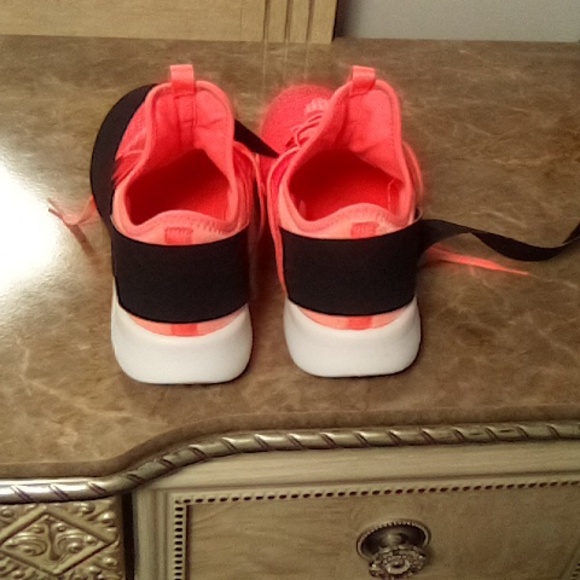 Pre-owned 2016 nike Air zoom strong - Picture 3 of 6